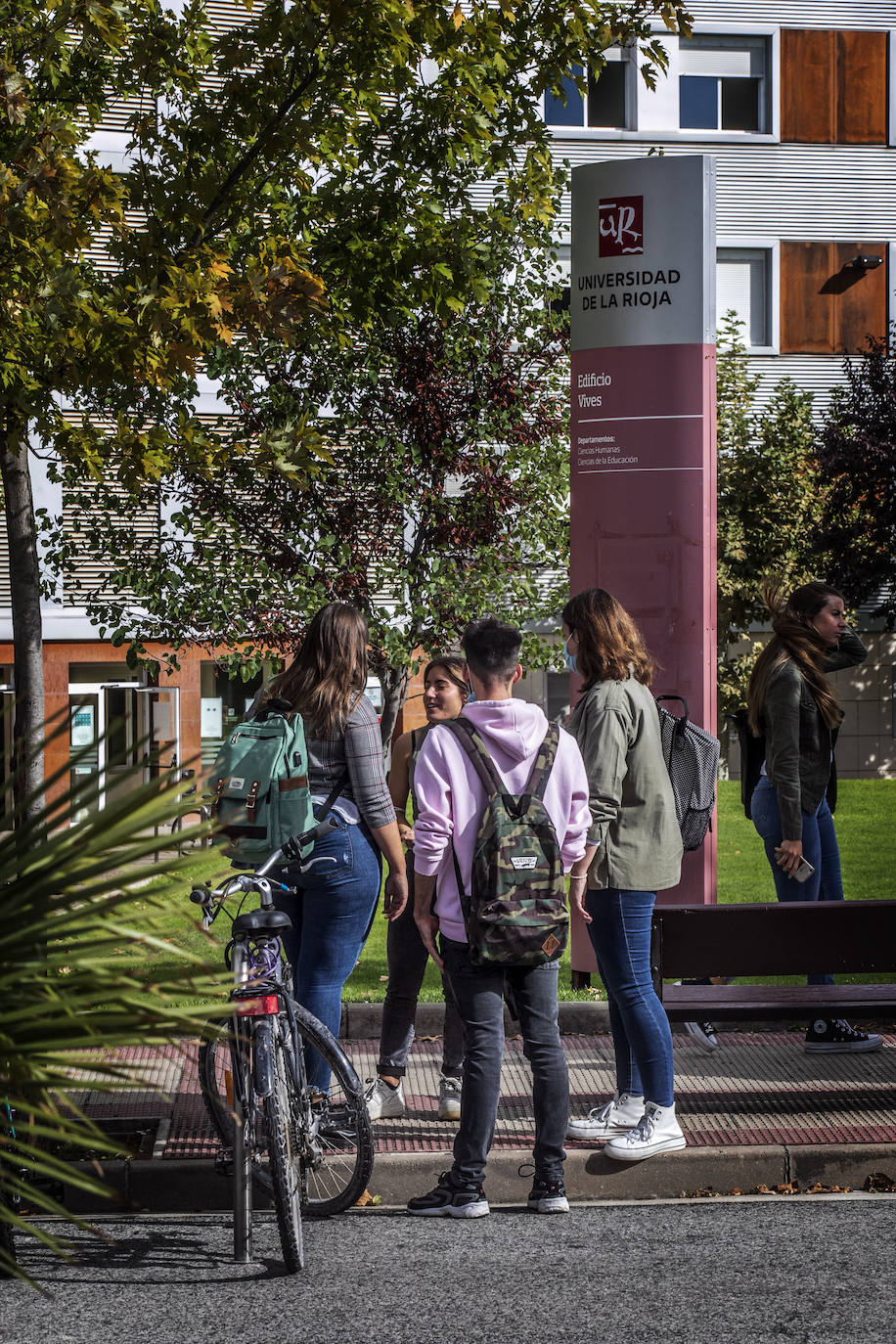 Fotos: Los universitarios regresan al campus de la UR en el primer día de un curso