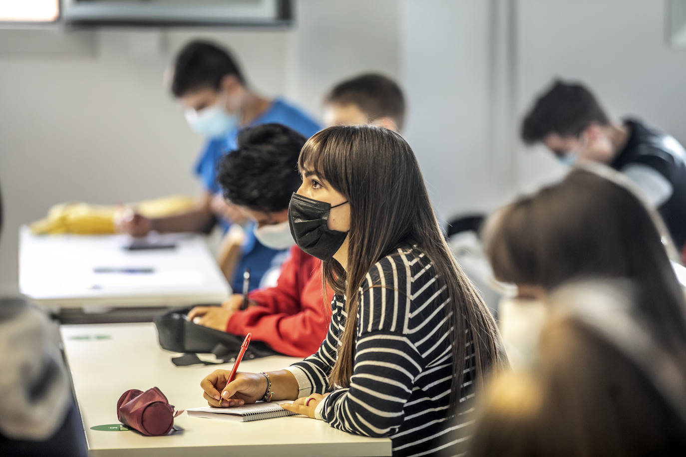 Fotos: Los universitarios regresan al campus de la UR en el primer día de un curso