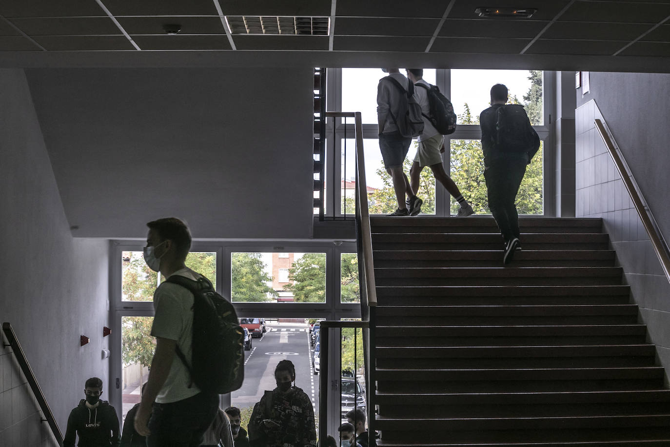 Fotos: Los universitarios regresan al campus de la UR en el primer día de un curso