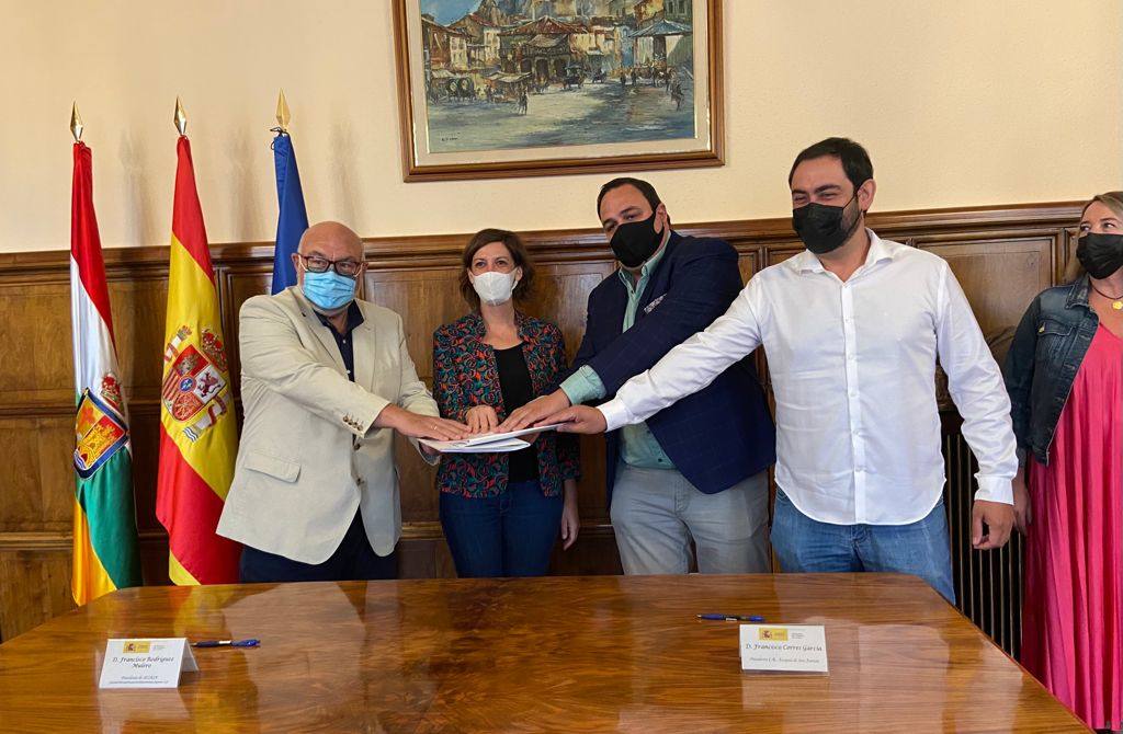 Firma del convenio con la comunidad de regantes de San Asensio.