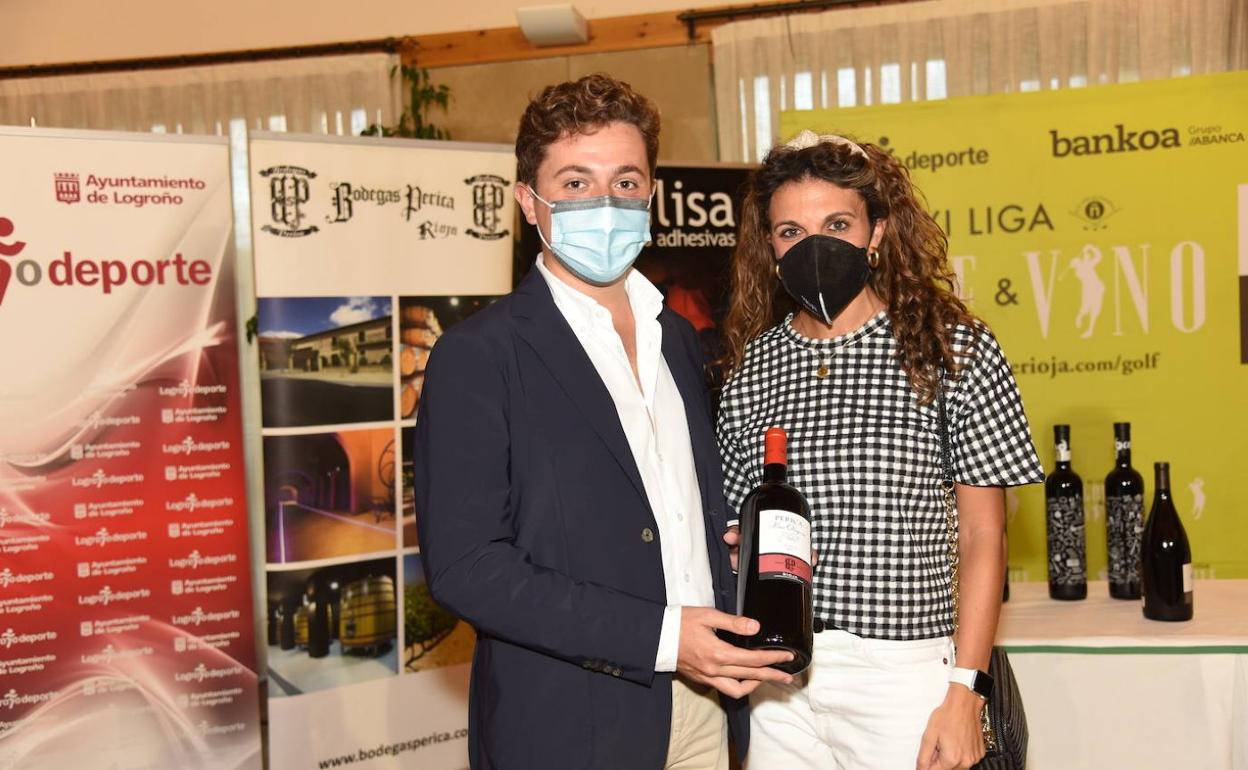 A la izquierda, Bruno Fernández y Merche Cerrolaza; a la derecha, Mario Entrena y Andrea Toledo.