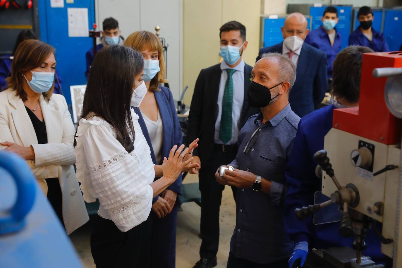 La reina Letizia ha visitado Haro para inaugurar el curso académico 2021/22 de Formación Profesional en el IES Ciudad de Haro. 