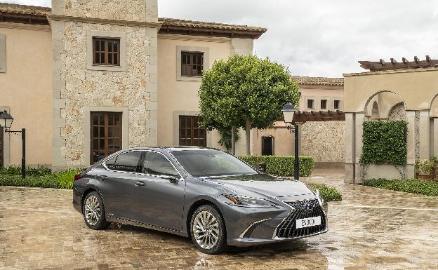 Nueva gama Lexus ES 300h: nuevo diseño y más conectividad