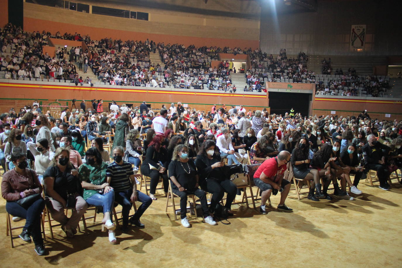 Unas 2.000 personas respondieron a la llamada de disfrutar en directo en el pabellón Arnedo Arena de Antonio Orozco, que recorrió los temas de su último disco, 'Aviónica'