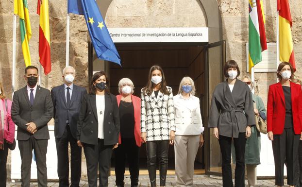 La reina Letizia resalta «el camino de progreso» que favorece el Seminario de San Millán