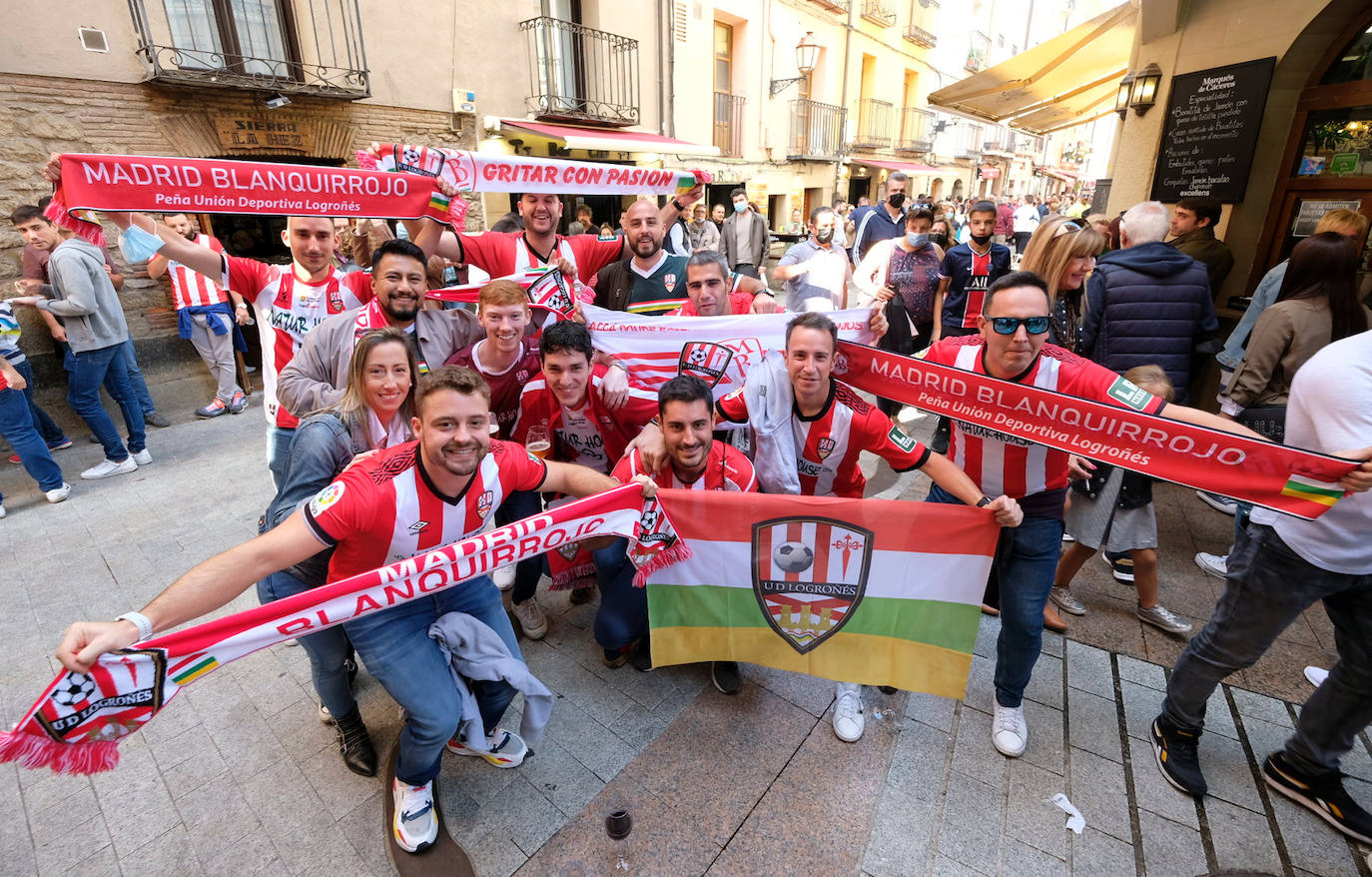 La calle Laurel se ha llenado a la hora del vermú de aficionados de la UDL y de la SDL. 