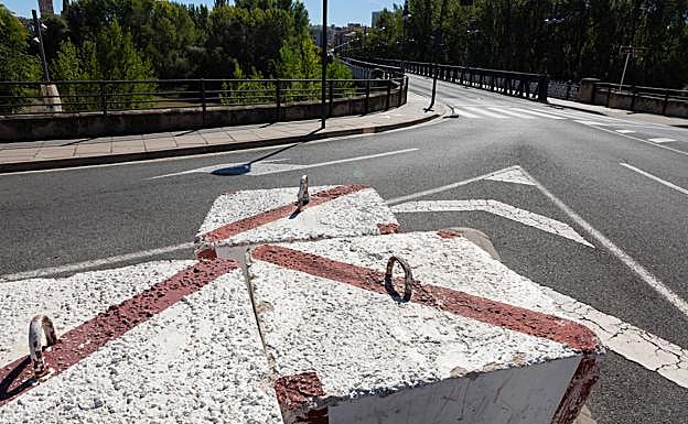  Puente de Hierro . Hay tres ofertas para la próxima intervención, la que se supone que debe dejarlo en forma para ser transferido al Ayuntamiento. Hace una década fue sometido a una ambiciosa restauración de dos millones. Ahora, en algunas ocasiones, se restringe el paso
