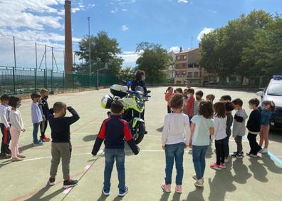 Imagen secundaria 1 - Los policías de Calahorra, &#039;profes&#039; de educación vial