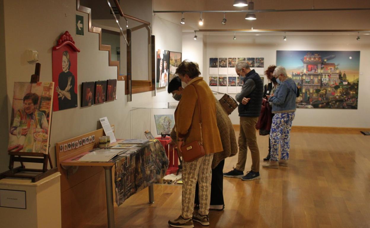 La sala de exposiciones del antiguo Ayuntamiento acoge la muestra. 