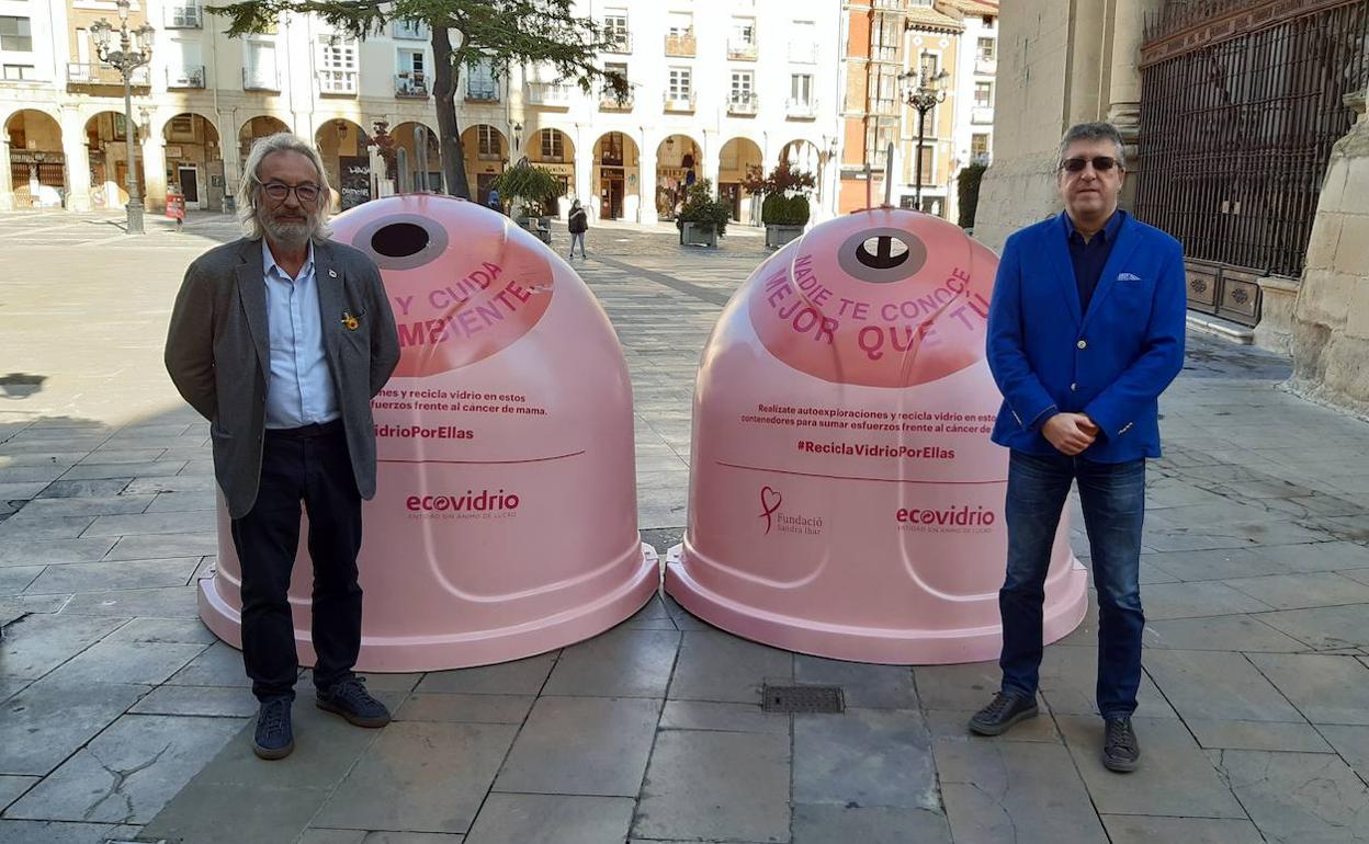 Logroño colabora en la campaña 'Recicla vidrio por ellas' con dos iglús rosas en la Plaza del Mercado