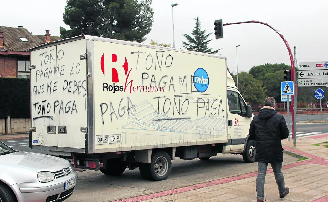 Pintadas en una furgoneta en Lardero, cuando la empresa entró en concurso de acreedores. 