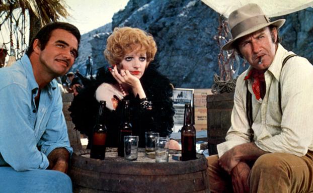 Liza Minnelli, entre Burt Reynolds y Gene Hackman en 'Los aventureros del Lucky Lady'.