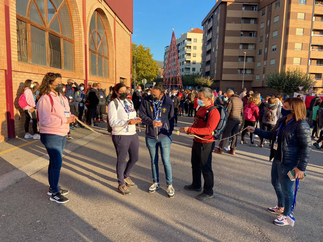 Ciento cuarenta caminantes participaron en la iniciativa. 