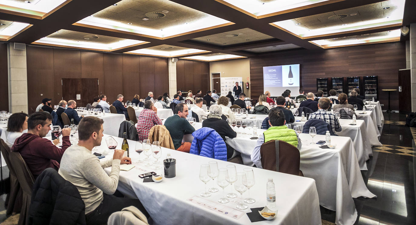 Los vinos del viticultor Carlos Sánchez sorprendieron a los asistentes a la cata de lomejordelvinoderioja.com 