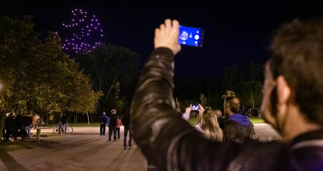 Fotos: La noche de los drones en el cielo logroñés