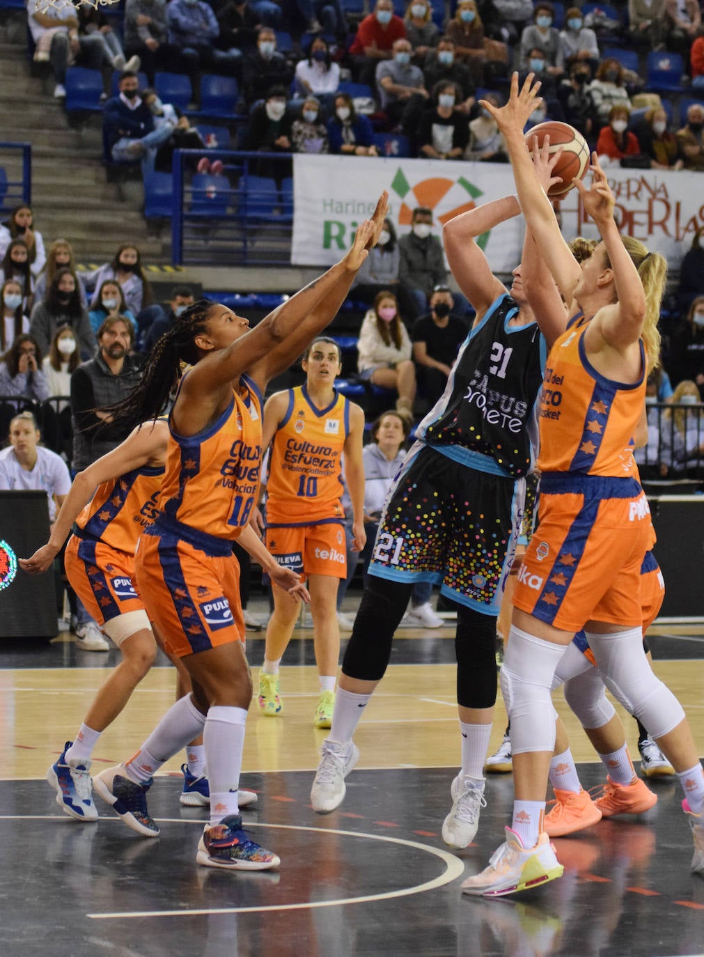 Las riojanas le han disputado el partido a las campeonas de la Supercopa de Europa, pero han acabado muriendo en la orilla