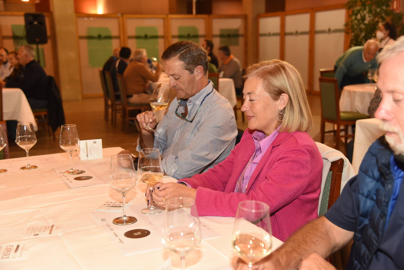 Los participantes en el torneo Finca de los Arandinos de la Liga de Golf y Vino, organizado por lomejordelvinoerioja.com, disfrutaron de los vinos de la bodega tras la jornada de juego.