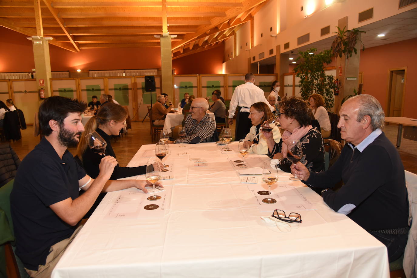 Los participantes en el torneo Finca de los Arandinos de la Liga de Golf y Vino, organizado por lomejordelvinoerioja.com, disfrutaron de los vinos de la bodega tras la jornada de juego.