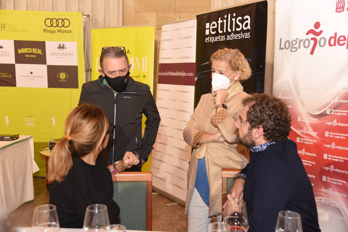 Los participantes en el torneo Finca de los Arandinos de la Liga de Golf y Vino, organizado por lomejordelvinoerioja.com, disfrutaron de los vinos de la bodega tras la jornada de juego.