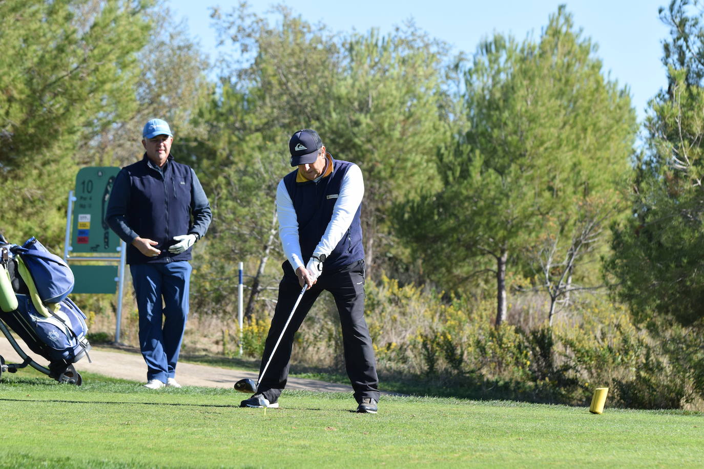 Los participantes en el torneo Bodegas Finca de los Arandinos de la Liga de Golf y Vino, organizado por lomejordelvinoerioja.com, disfrutaron de un gran día de juego en El Campo de Logroño.