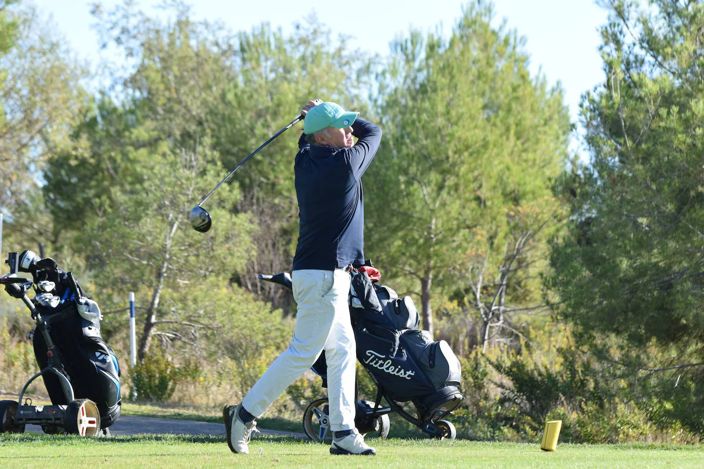 Los participantes en el torneo Bodegas Finca de los Arandinos de la Liga de Golf y Vino, organizado por lomejordelvinoerioja.com, disfrutaron de un gran día de juego en El Campo de Logroño.