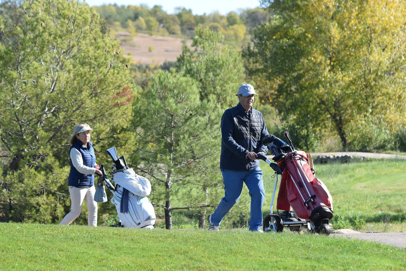 Los participantes en el torneo Bodegas Finca de los Arandinos de la Liga de Golf y Vino, organizado por lomejordelvinoerioja.com, disfrutaron de un gran día de juego en El Campo de Logroño.