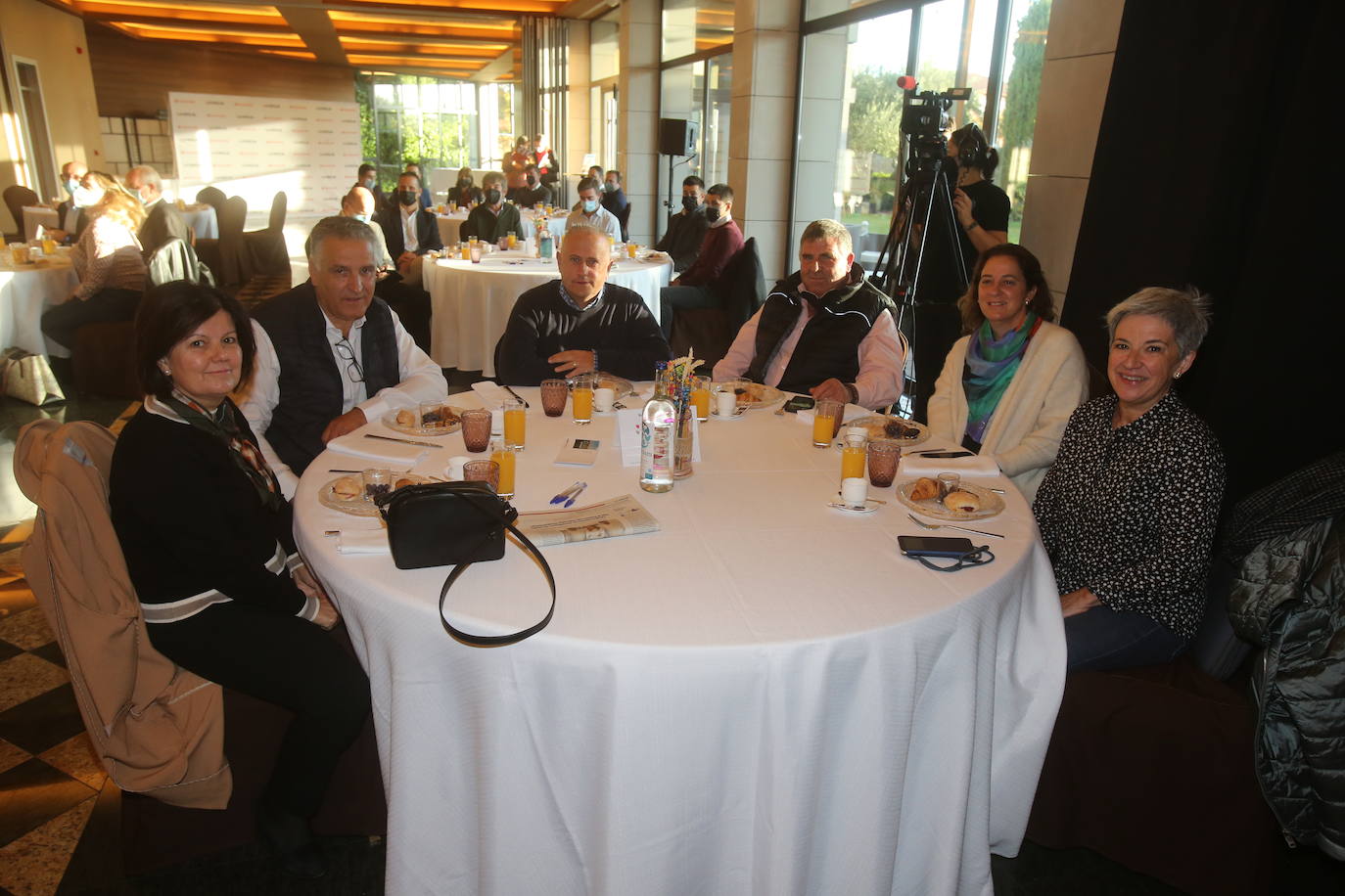 Fotos: Hita expone la política agraria regional en el Foro Agro Santander