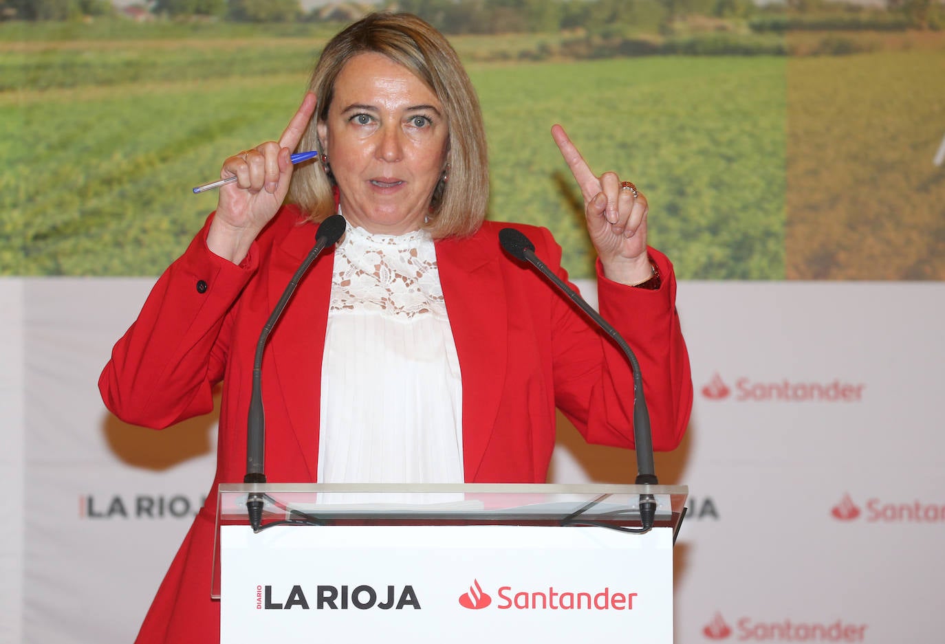 Fotos: Hita expone la política agraria regional en el Foro Agro Santander