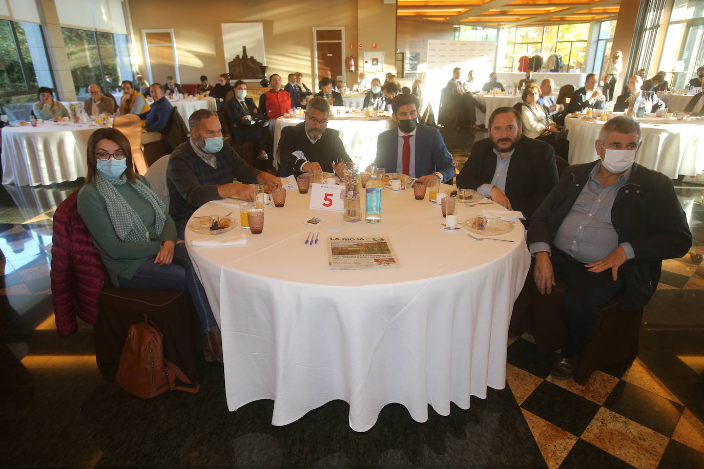 Fotos: Hita expone la política agraria regional en el Foro Agro Santander