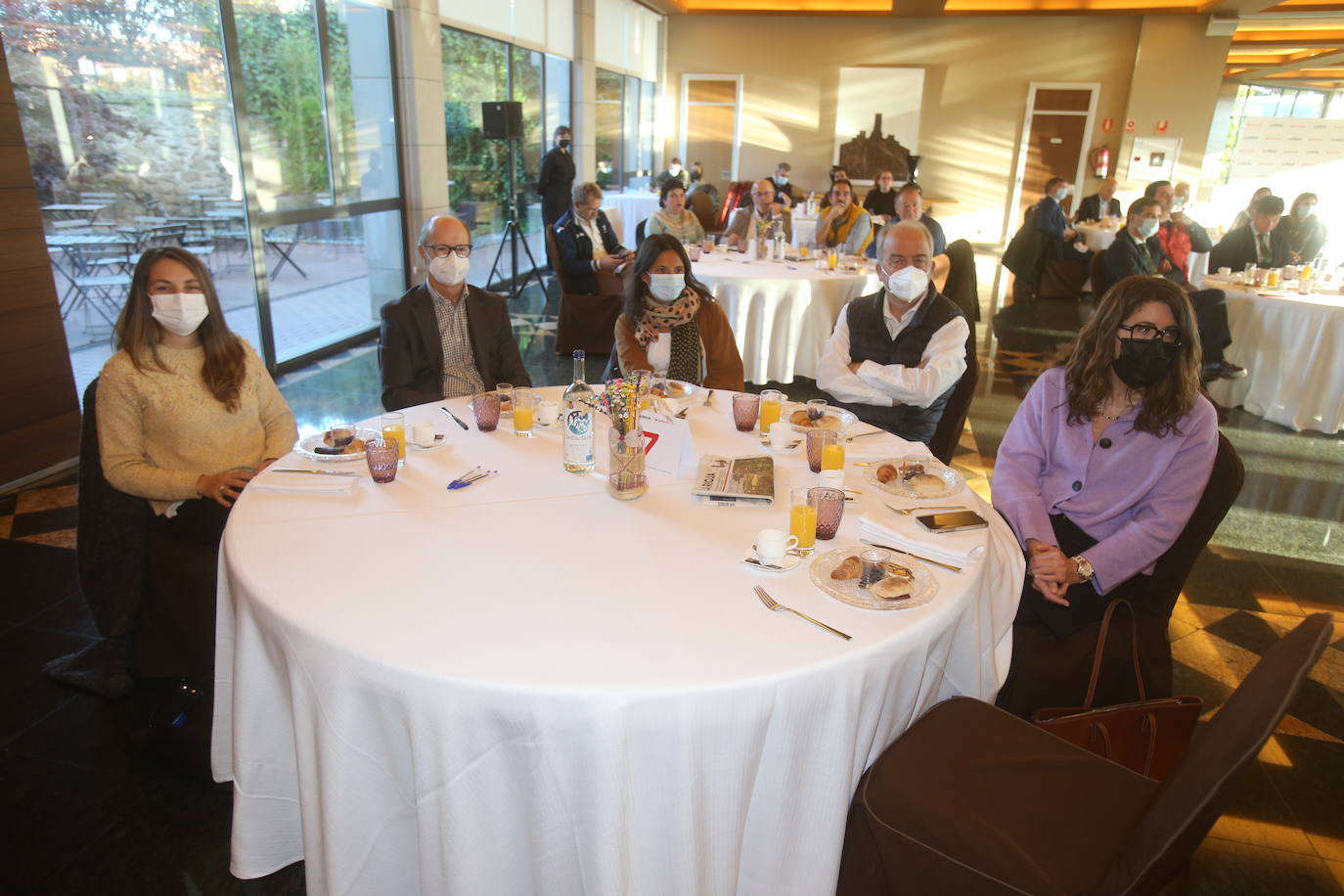 Fotos: Hita expone la política agraria regional en el Foro Agro Santander