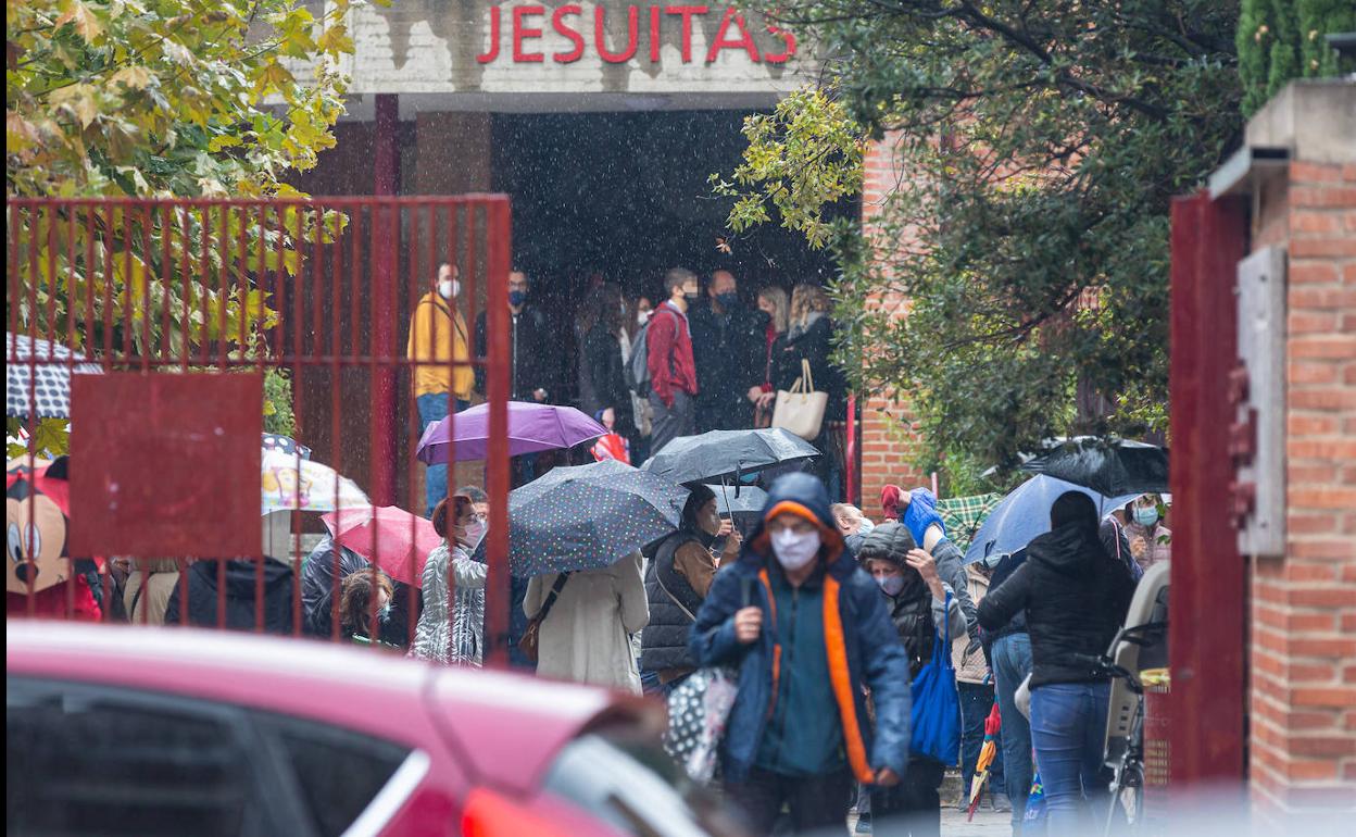 Imagen tomada en el colegio Jesuitas, de Logroño, esta mañana. 