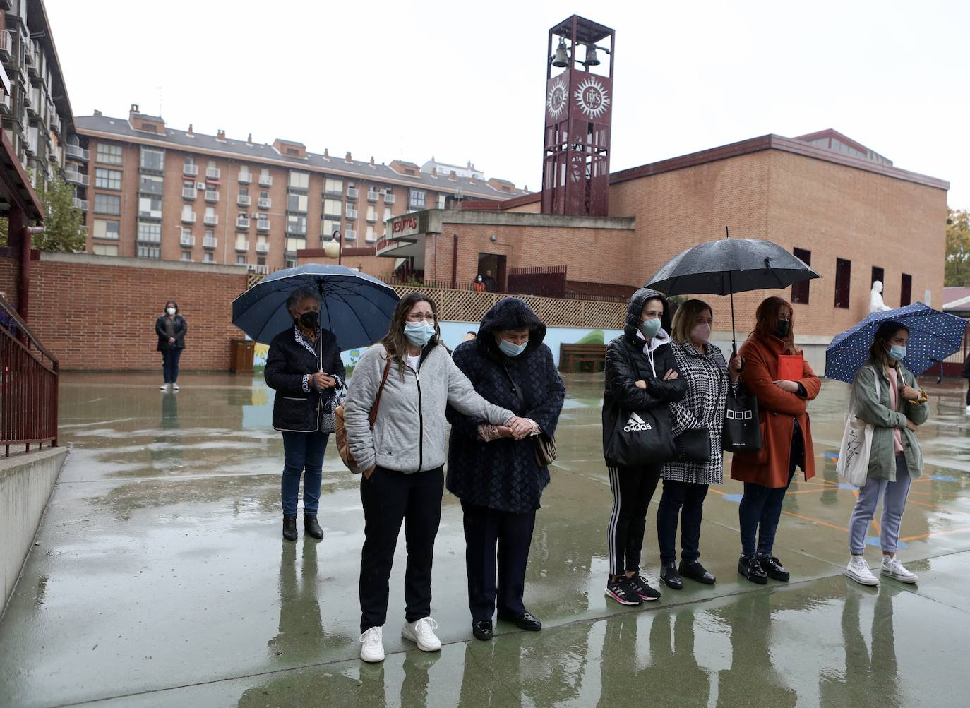 La comunidad educativa del colegio Sagrado Corazón (Jesuitas), donde estudiaba el pequeño asesinado, ha guardado un minuto de silencio