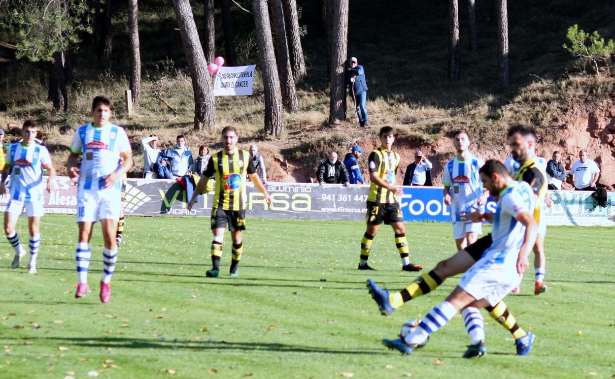 El blanquiazul Nika, en el último partido en La Salera. 