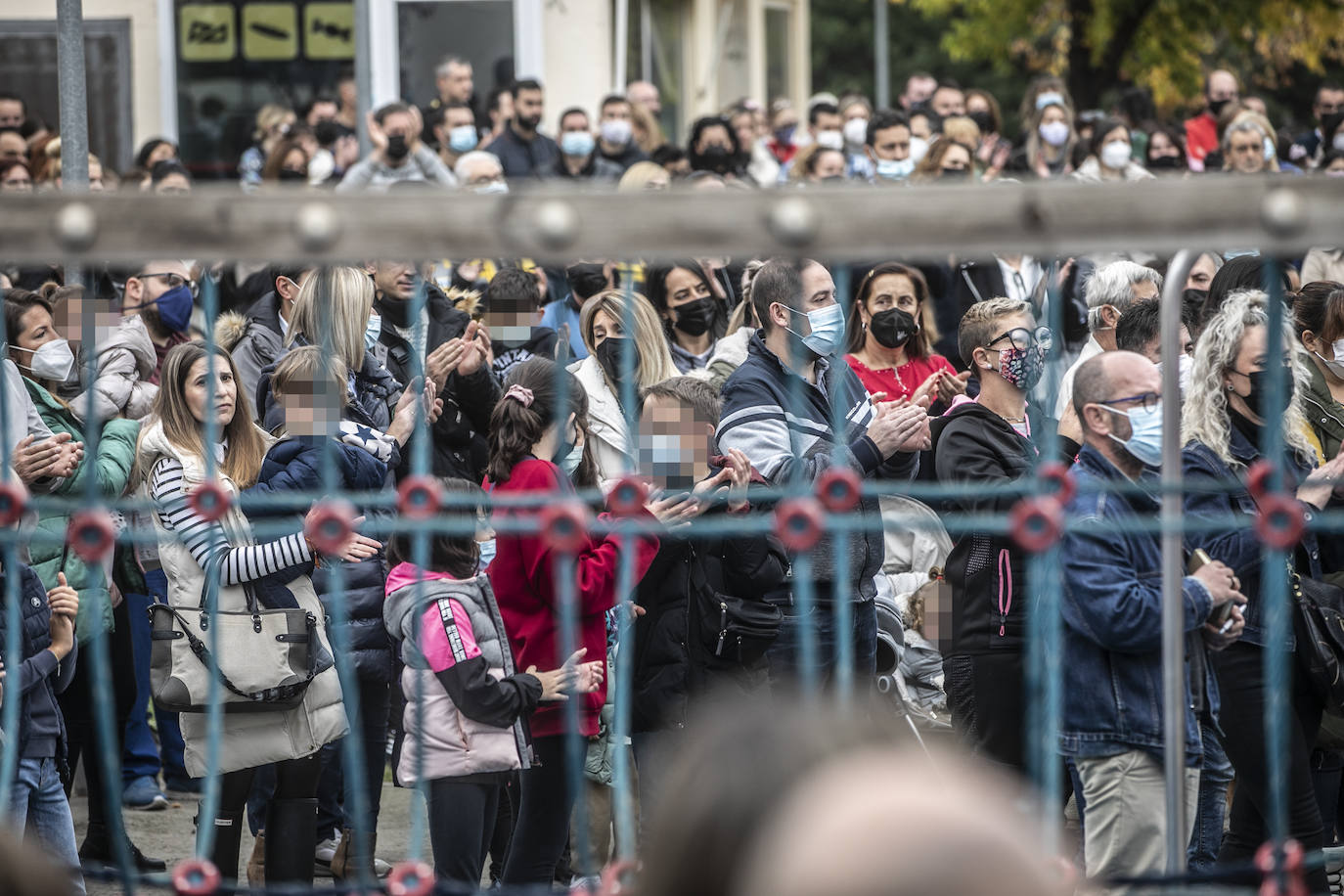 Más de un millar de personas han participado este domingo en una concentración en la localidad cigüeña