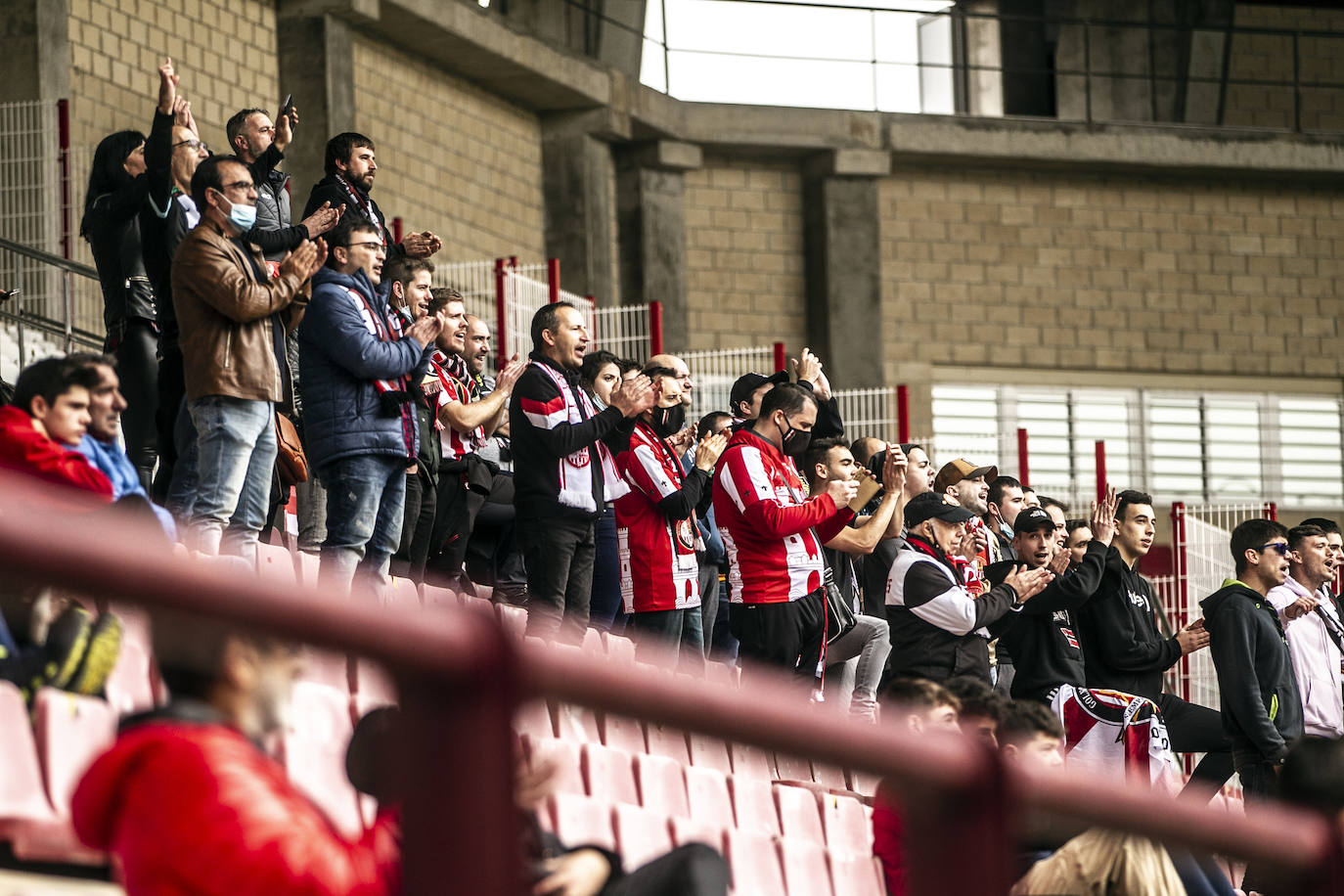 Los blanquirrojos han merecido mejor suerte en una primera parte en la que no han sabido sentenciar