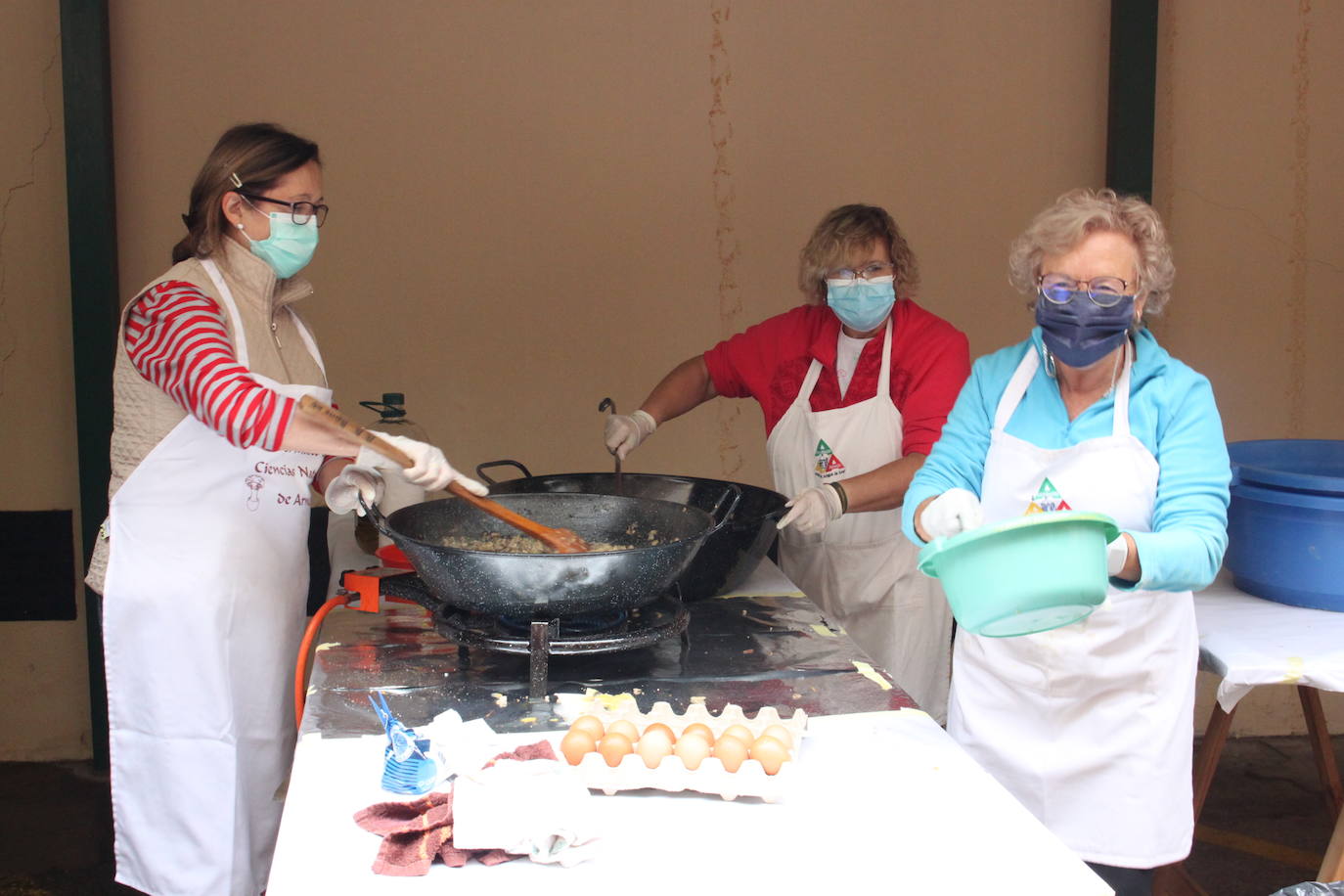 El vestíbulo y el entorno del Teatro Cervantes se han transformado este domingo en embajadas del entorno natural de la ciudad del calzado