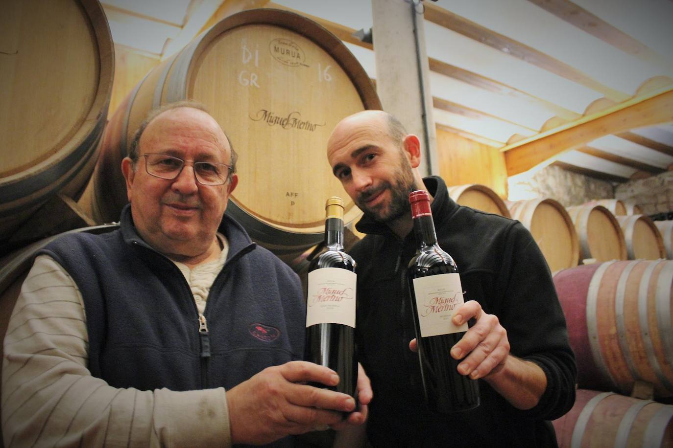 Miguel Merino (a la izquierda), junto a su hijo. 