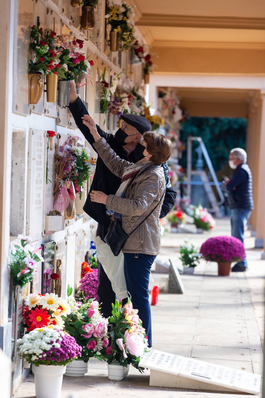 Fotos: Día de Todos los Santos en el cementerio de Logroño