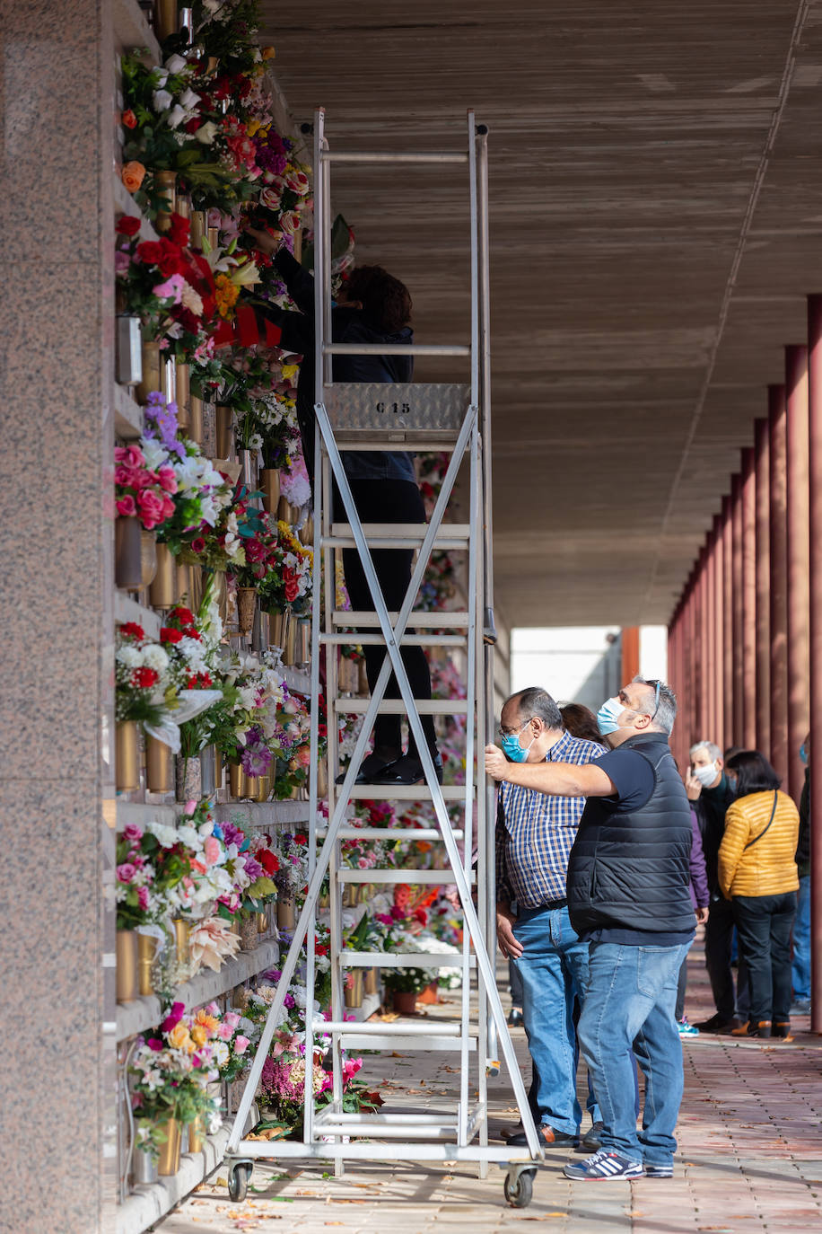 Fotos: Día de Todos los Santos en el cementerio de Logroño