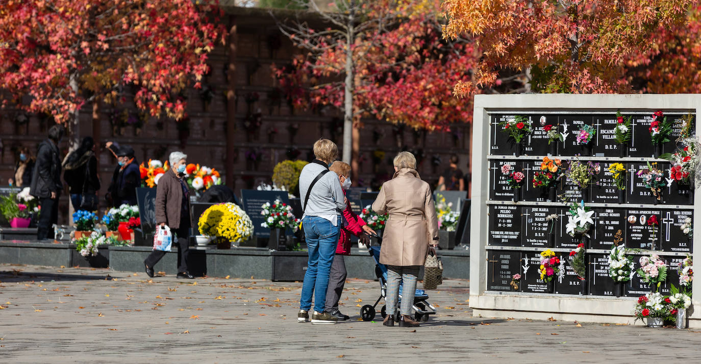 Fotos: Día de Todos los Santos en el cementerio de Logroño