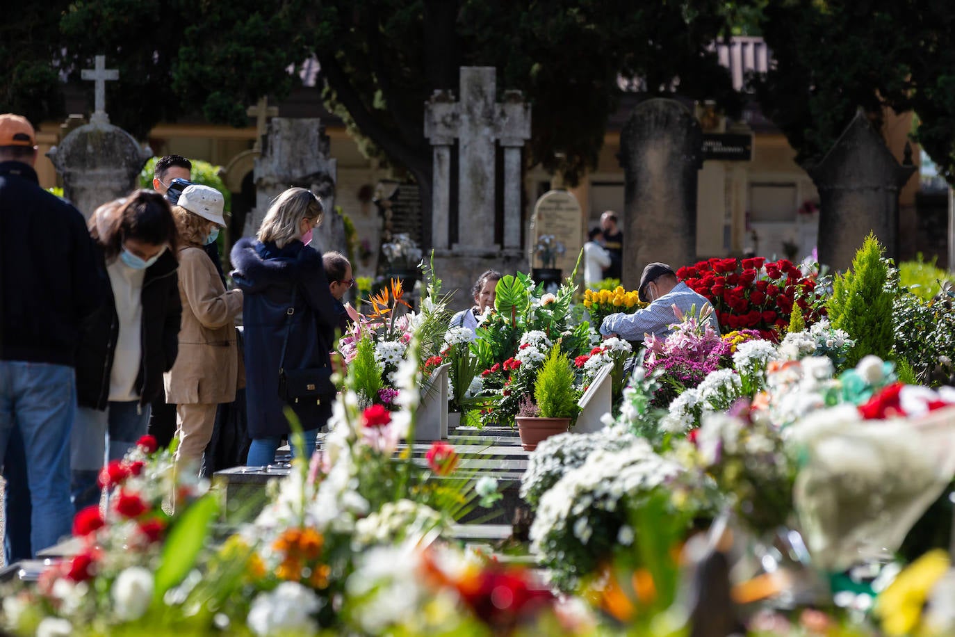 Fotos: Día de Todos los Santos en el cementerio de Logroño