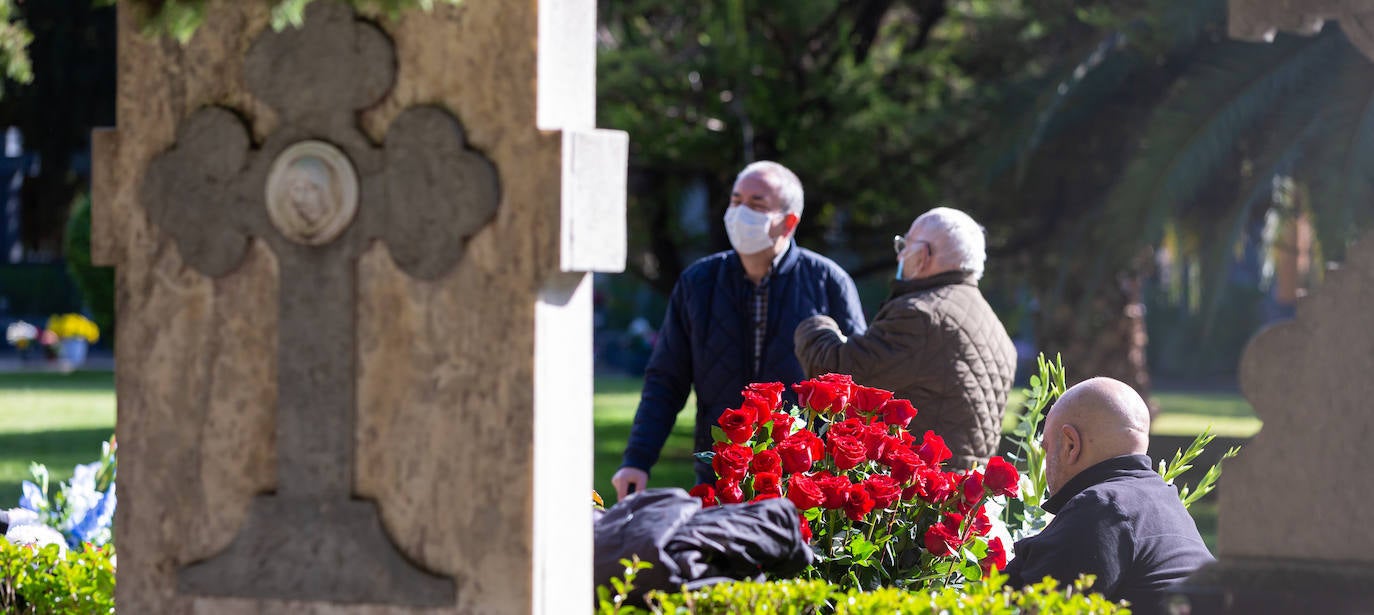 Fotos: Día de Todos los Santos en el cementerio de Logroño