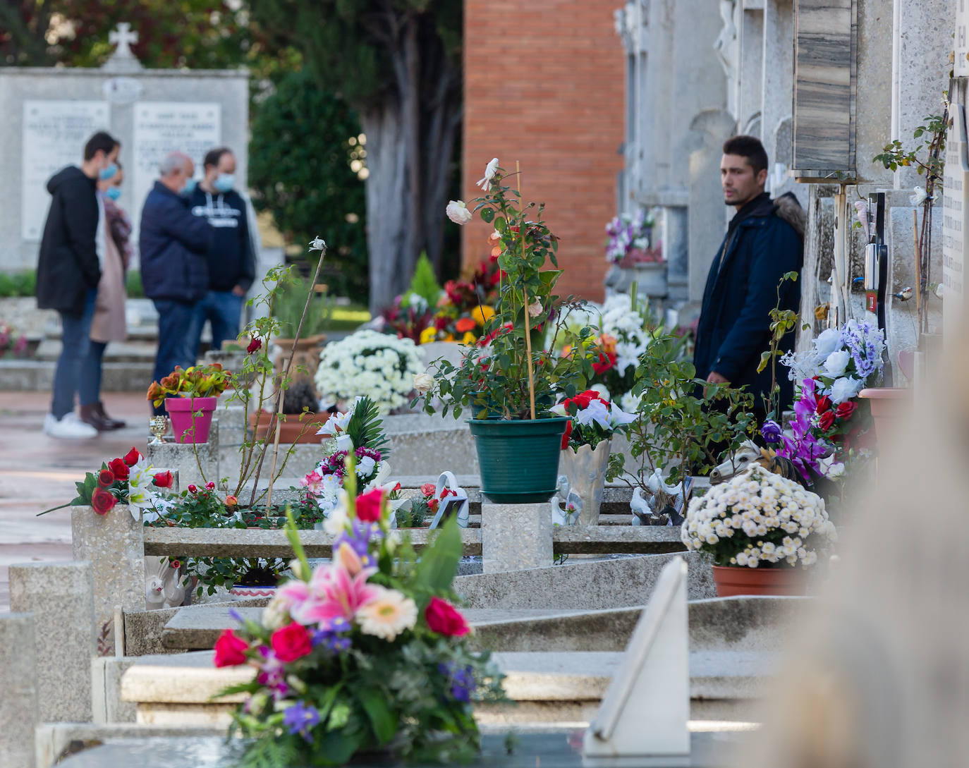 Fotos: Día de Todos los Santos en el cementerio de Logroño