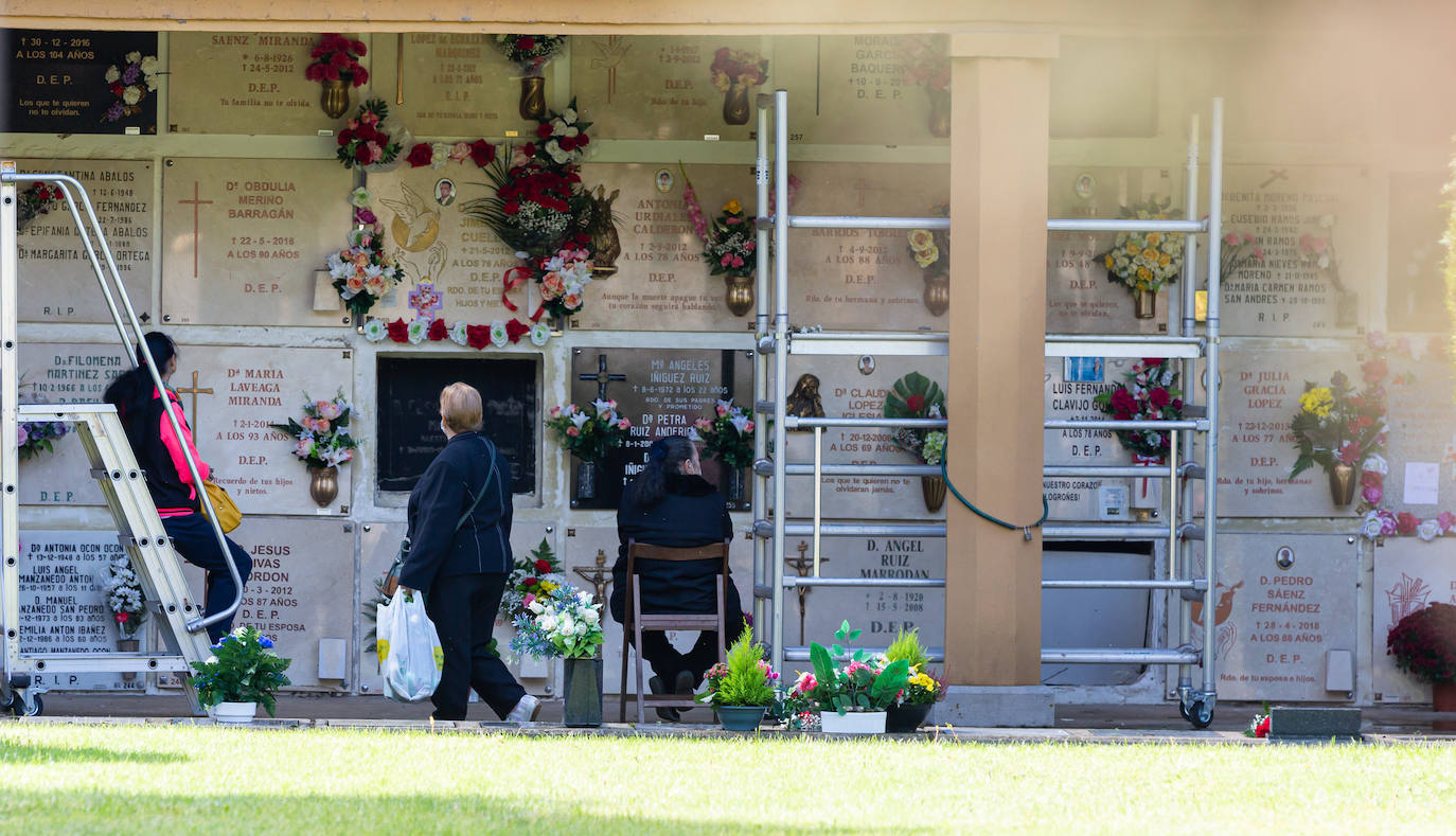 Fotos: Día de Todos los Santos en el cementerio de Logroño