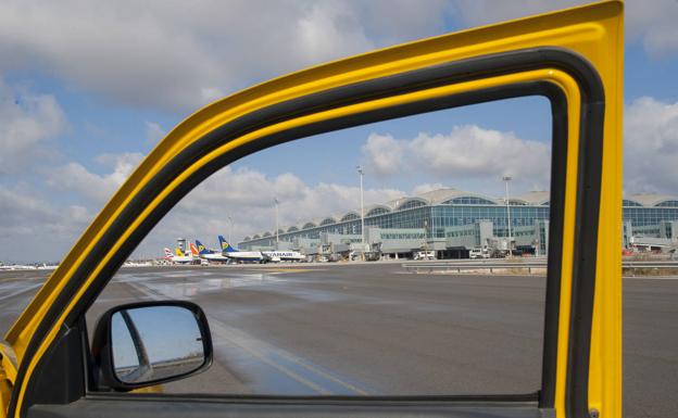 Instalaciones del aeropuerto de Alicante-Elche gestionado por Aena. 