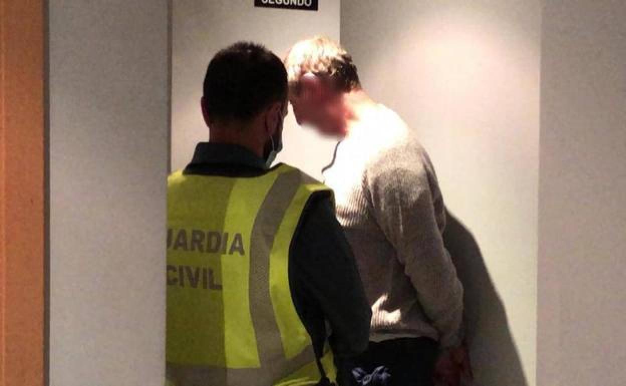 La hermana de Francisco Javier Almeida: «Llevamos días sin dormir por lo que este monstruo le ha hecho al pequeño»