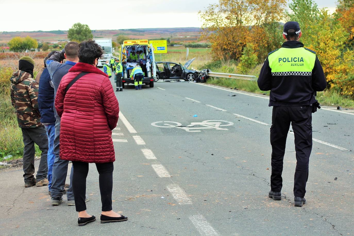 Accidente por un choque por alcance entre un tractor y un coche en la carretera que une Villamediana y Murillo. 