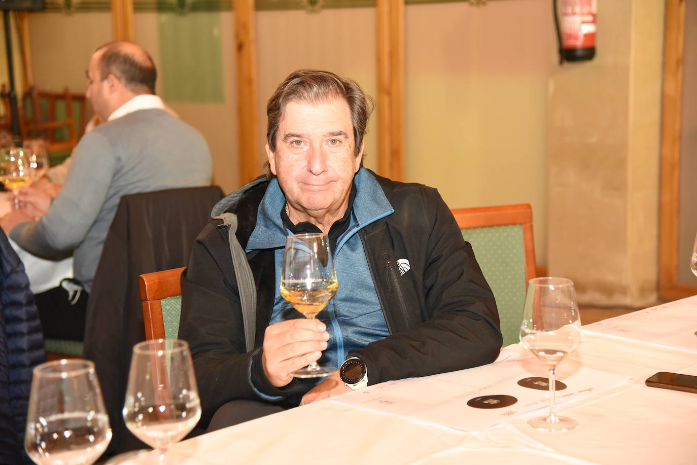 Los participantes en el torneo Finca Valpiedra, de la Liga de Golf y Vino, disfrutaron de la cata de dos caldos de Finca Valpiedra.