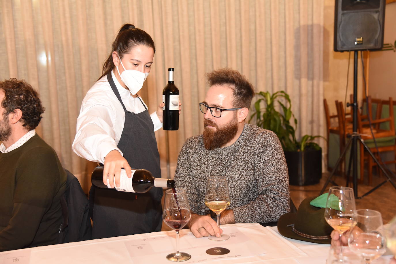 Los participantes en el torneo Finca Valpiedra, de la Liga de Golf y Vino, disfrutaron de la cata de dos caldos de Finca Valpiedra.