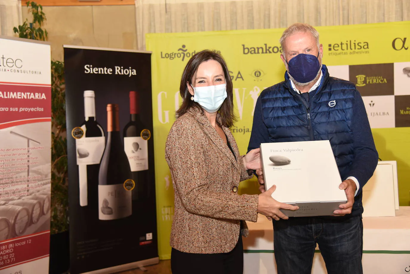 Los ganadores del Torneo Finca Valpiedra, último antes de la gran final de la Liga de Golf y Vino, recibieron sus premios. 